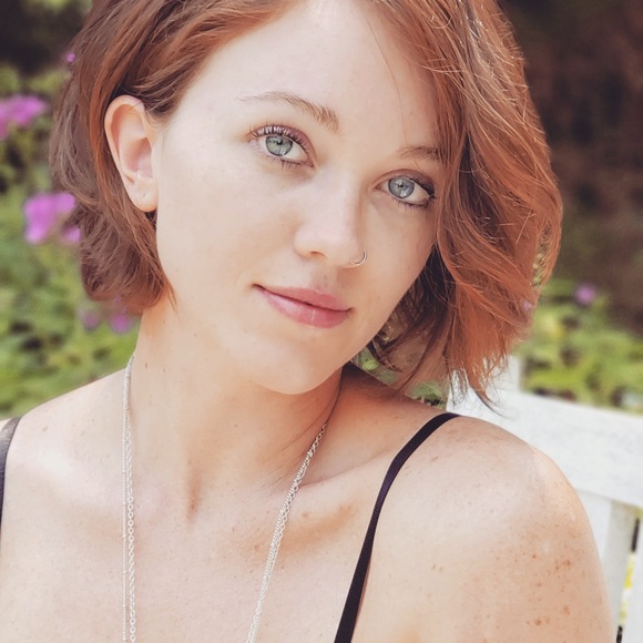 Meet your Posher, Joi - Picture 2 of 4